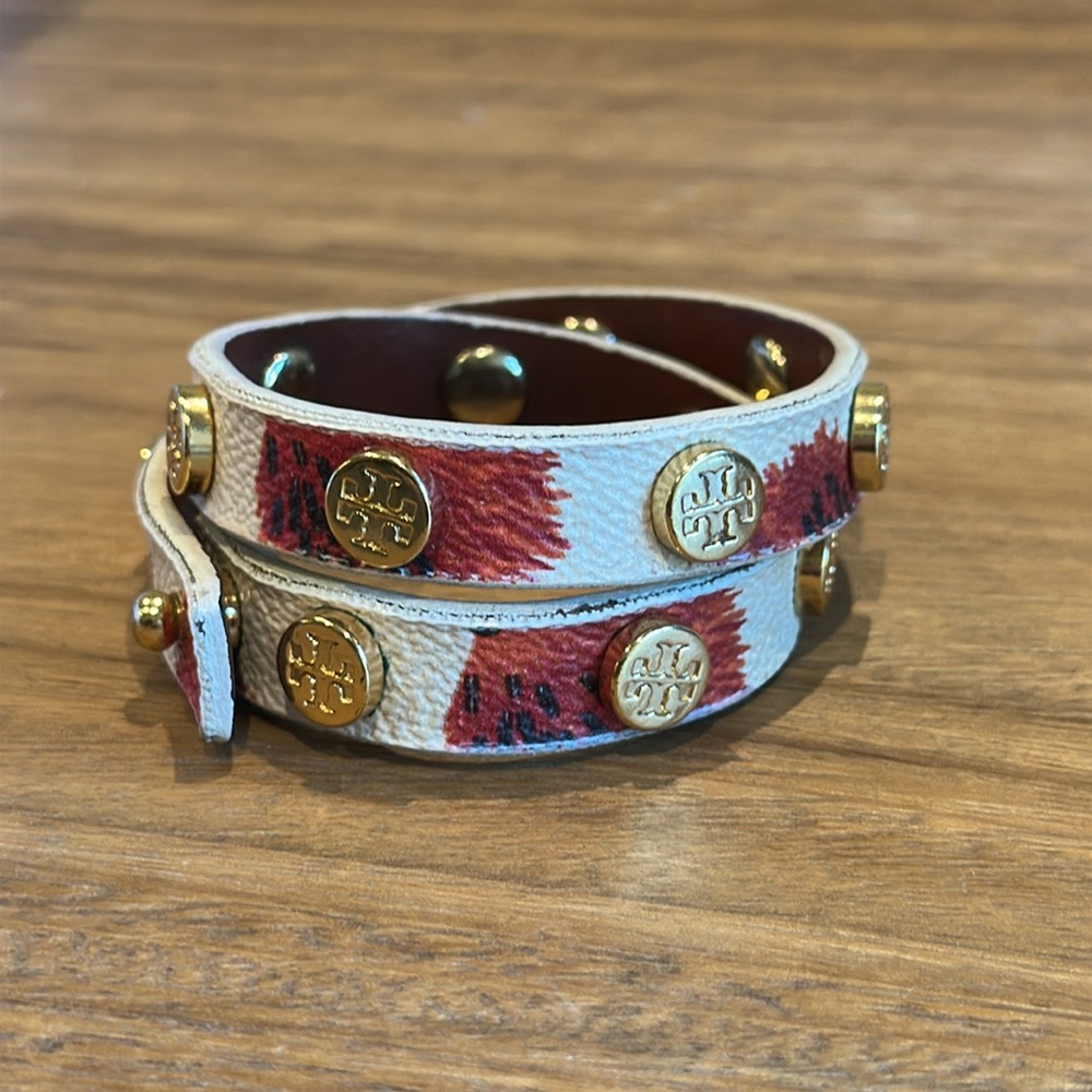 Tory Burch Hedgehog Cream and Gold Leather Wrap Bracelet VERY RARE - Picture 2 of 5